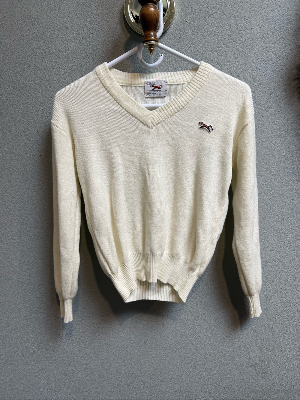 Fox Crest Cream V-Neck Sweater - Lightweight Signature Knit